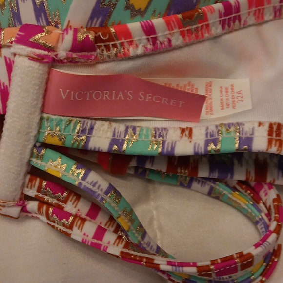 Victoria's Secret Underwire Strapless Swimsuit Top - Size 32A - Picture 6 of 6